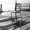 La sedia, la terrazza e il mare d&#039;inverno